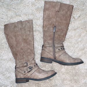 Gray/Tan buckle boots